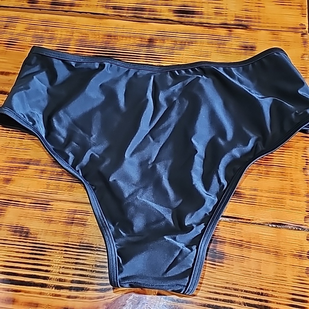 Black bikini bottom - Picture 4 of 4